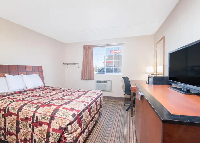 Knights Inn&Suites - Grand Forks