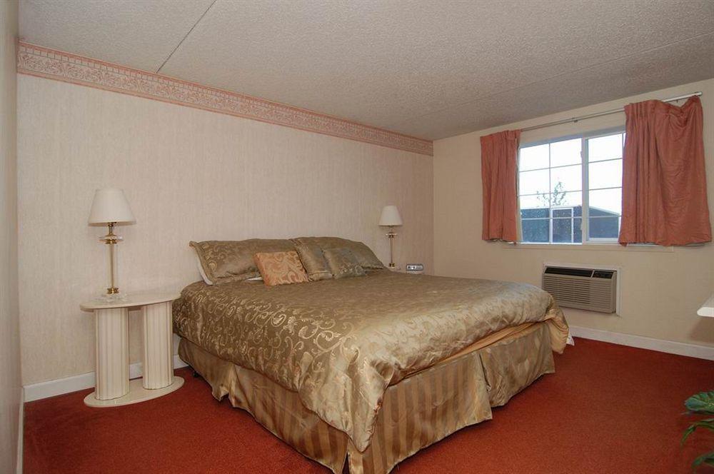 Knights Inn&suites - 2*