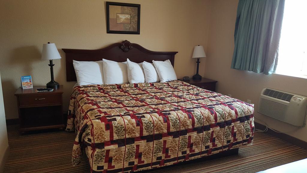 Knights Inn&suites - Motel