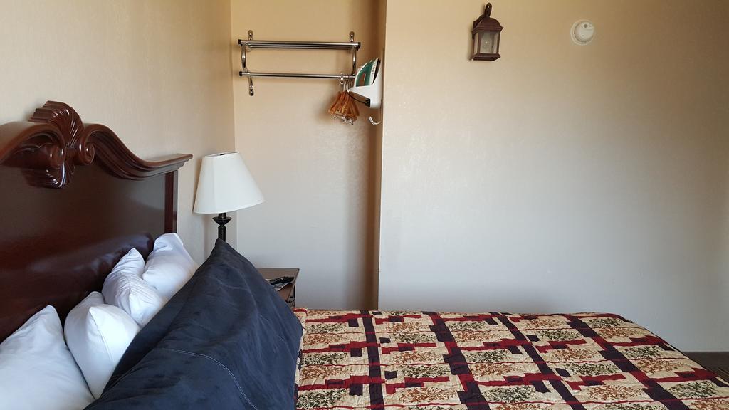 Knights Inn&suites - 2*