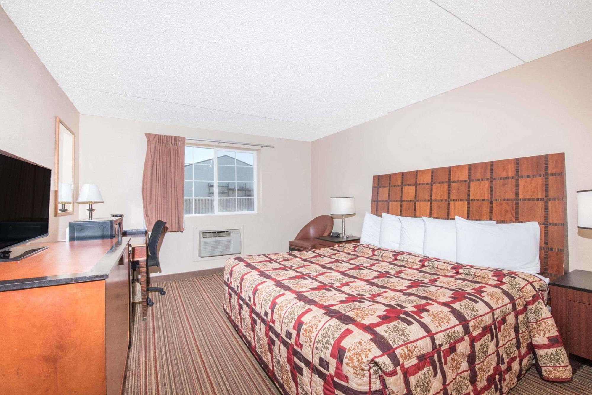 Knights And - Motel Grand Forks