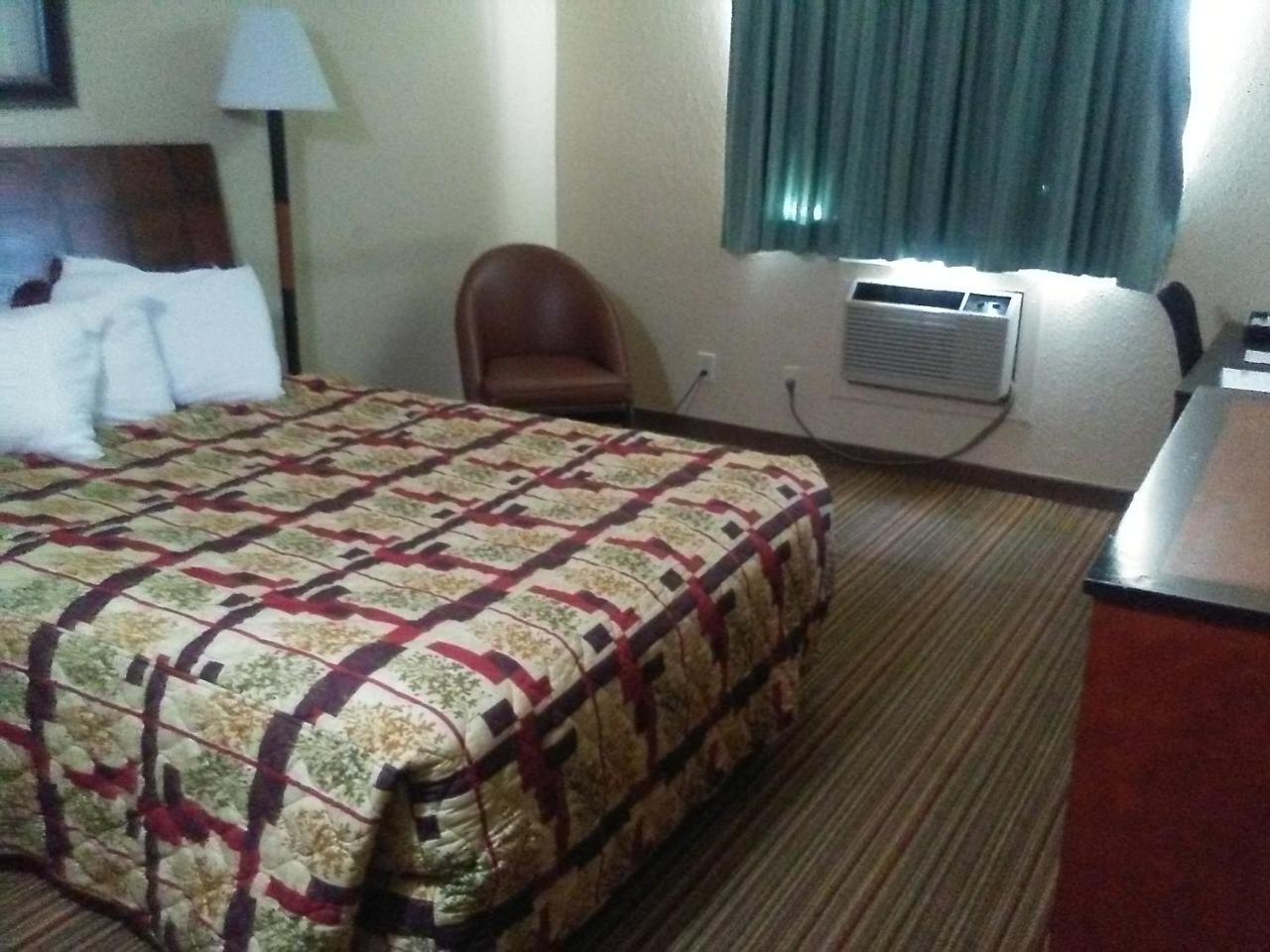 Knights Inn&suites - 2*