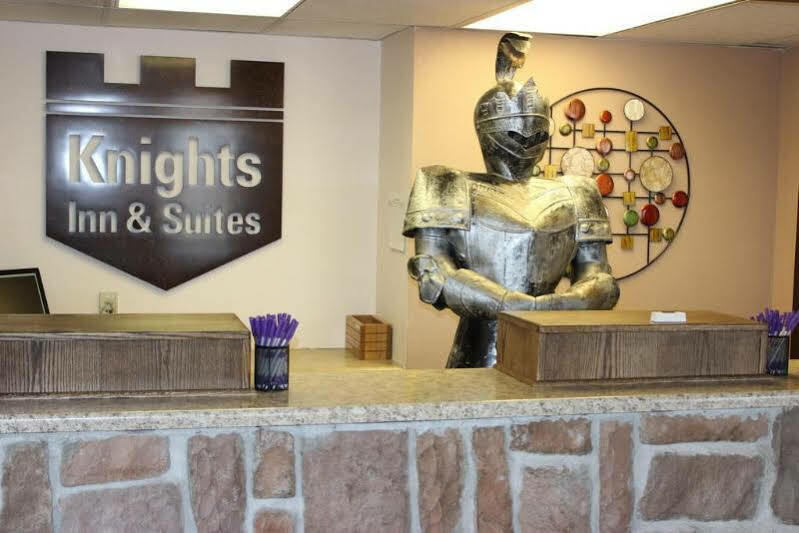 Knights And - Motel Grand Forks