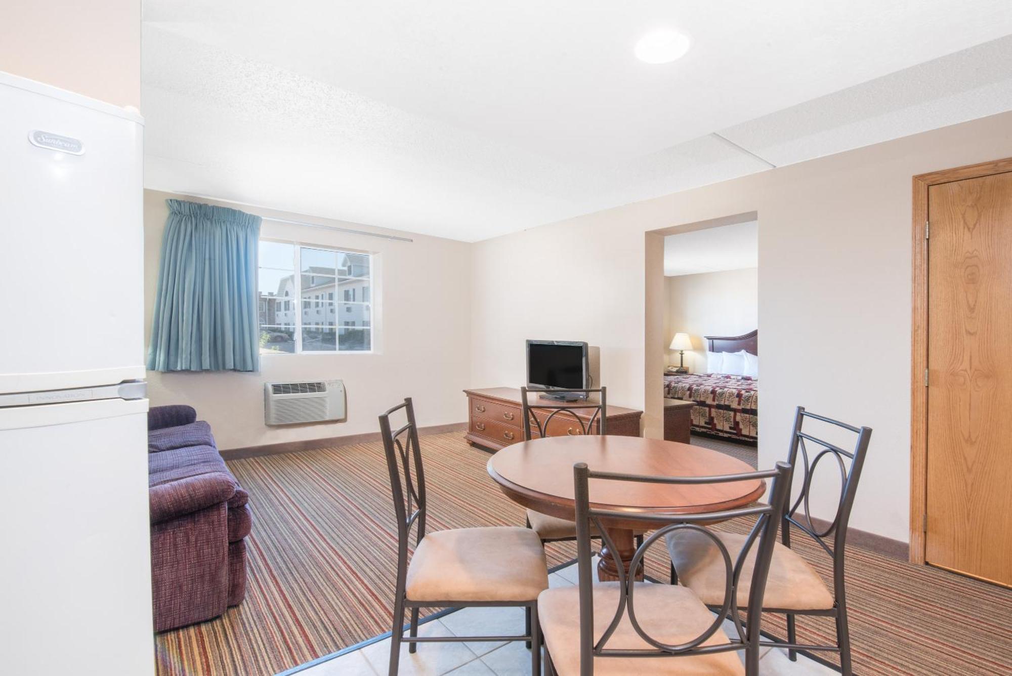 Knights Inn&suites - Motel